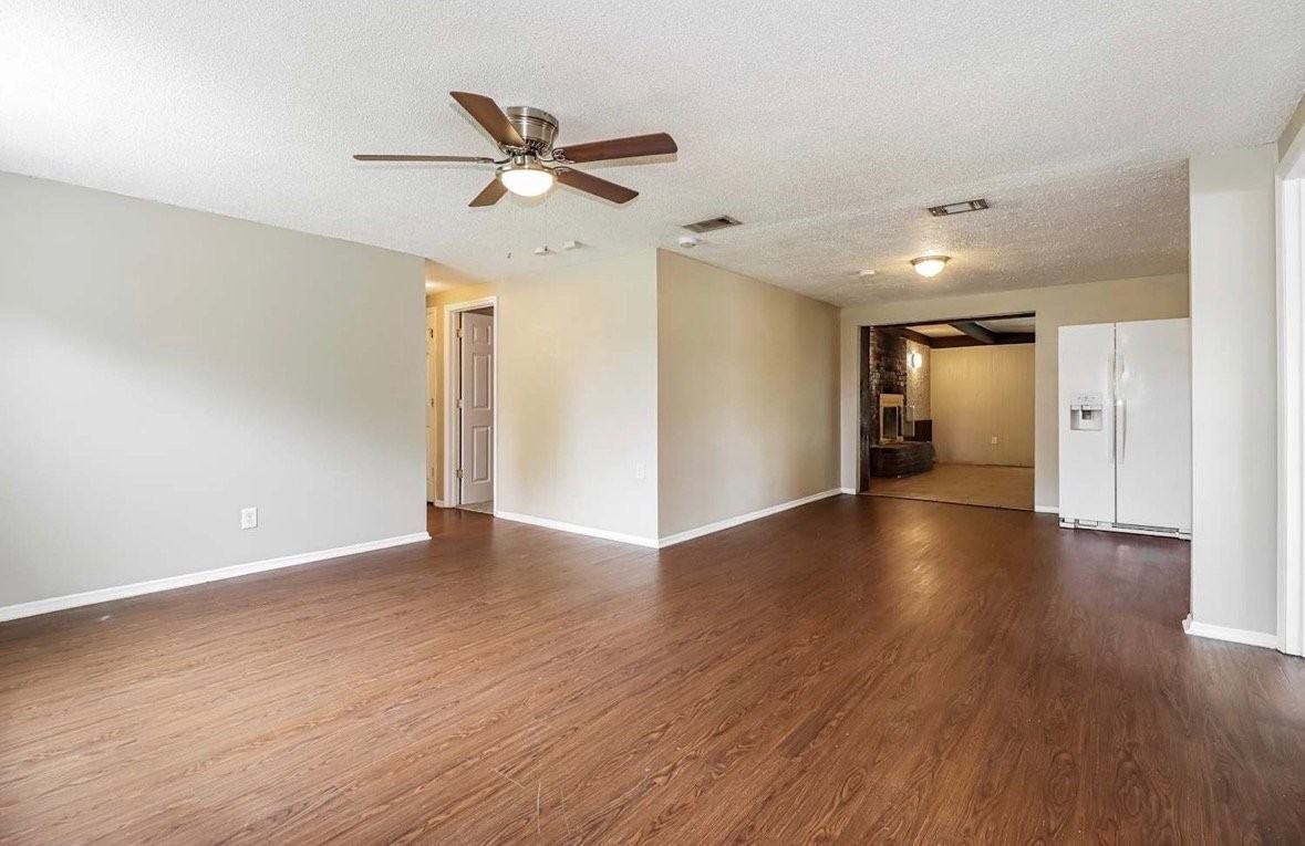 8873 79th Pl - Photo 2 of 8