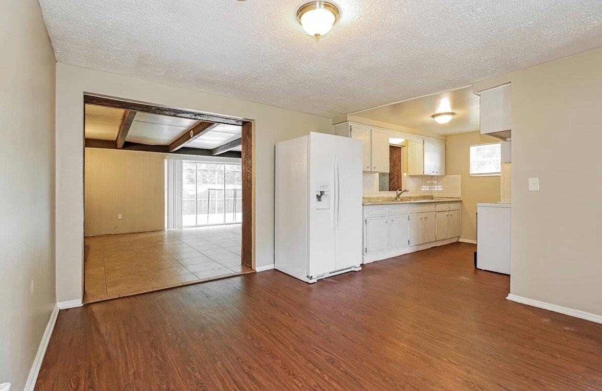 8873 79th Pl - Photo 3 of 8