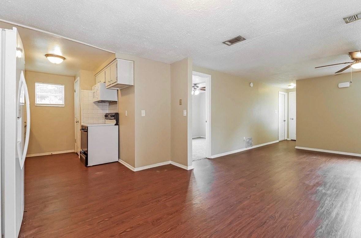 8873 79th Pl - Photo 4 of 8