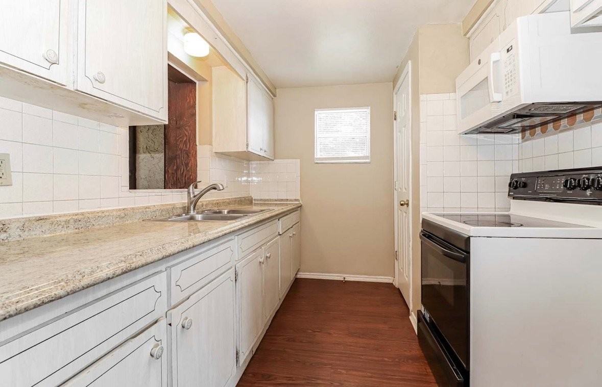 8873 79th Pl - Photo 6 of 8