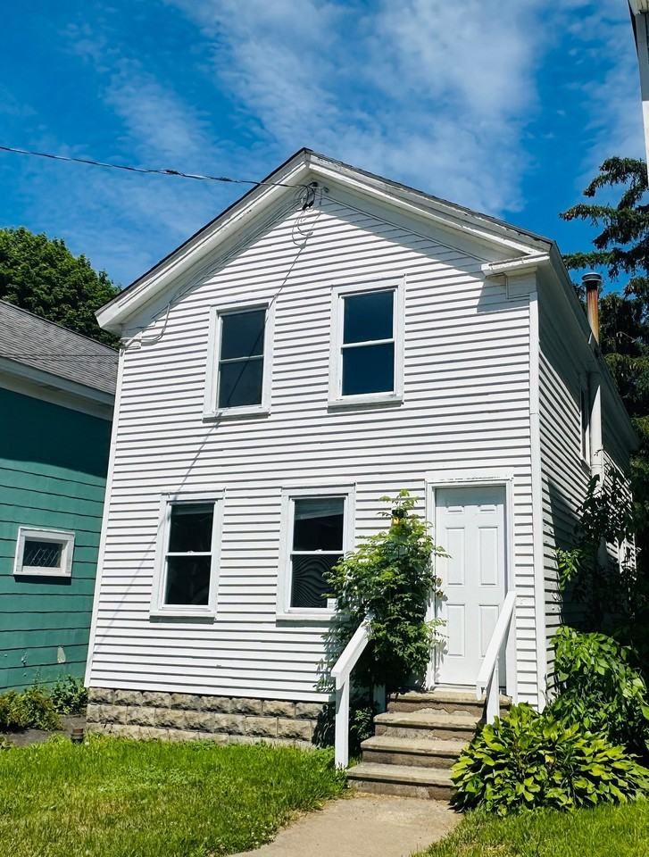 131 W Schuyler St - Photo 2 of 16
