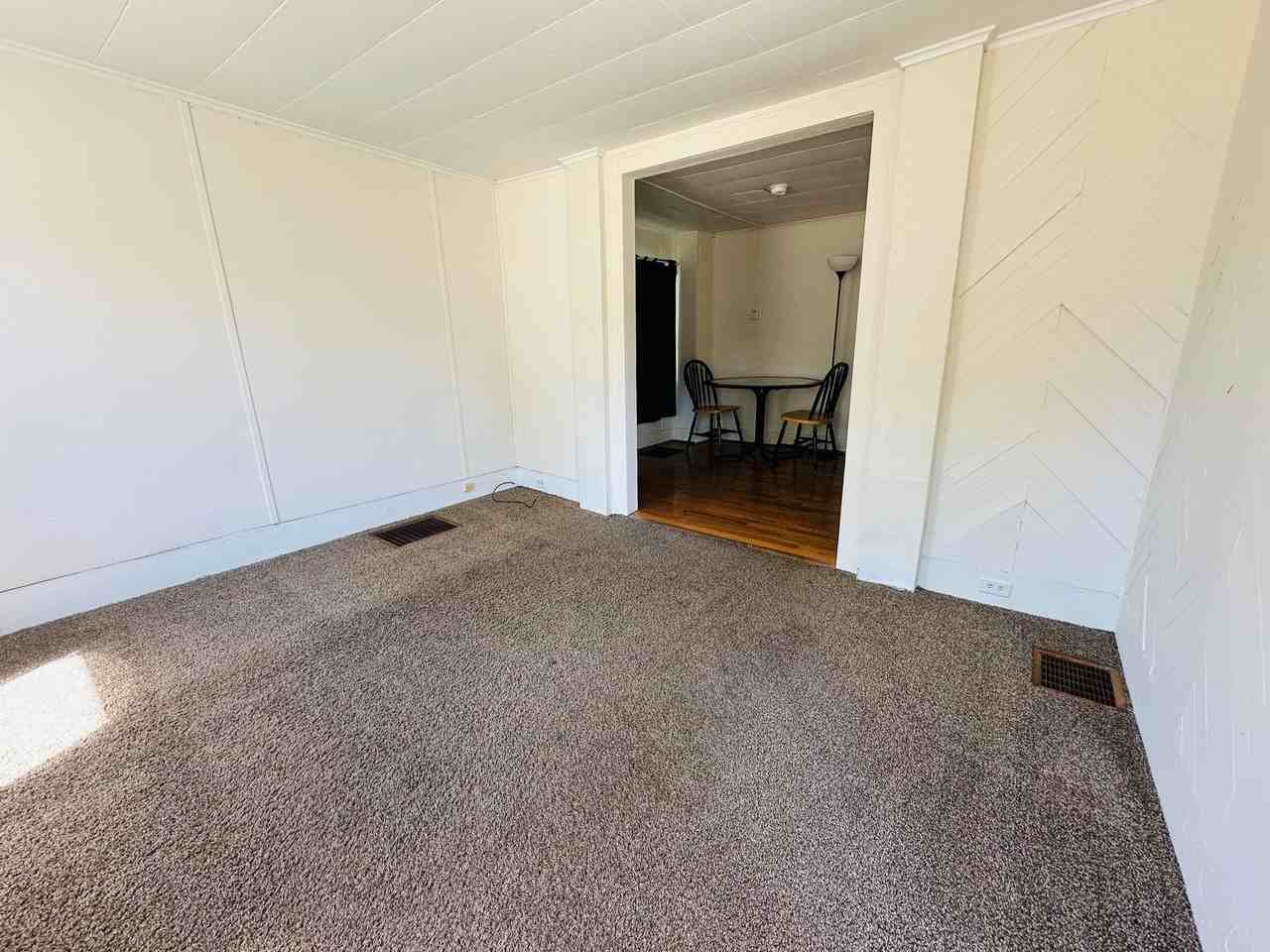 131 W Schuyler St - Photo 3 of 16