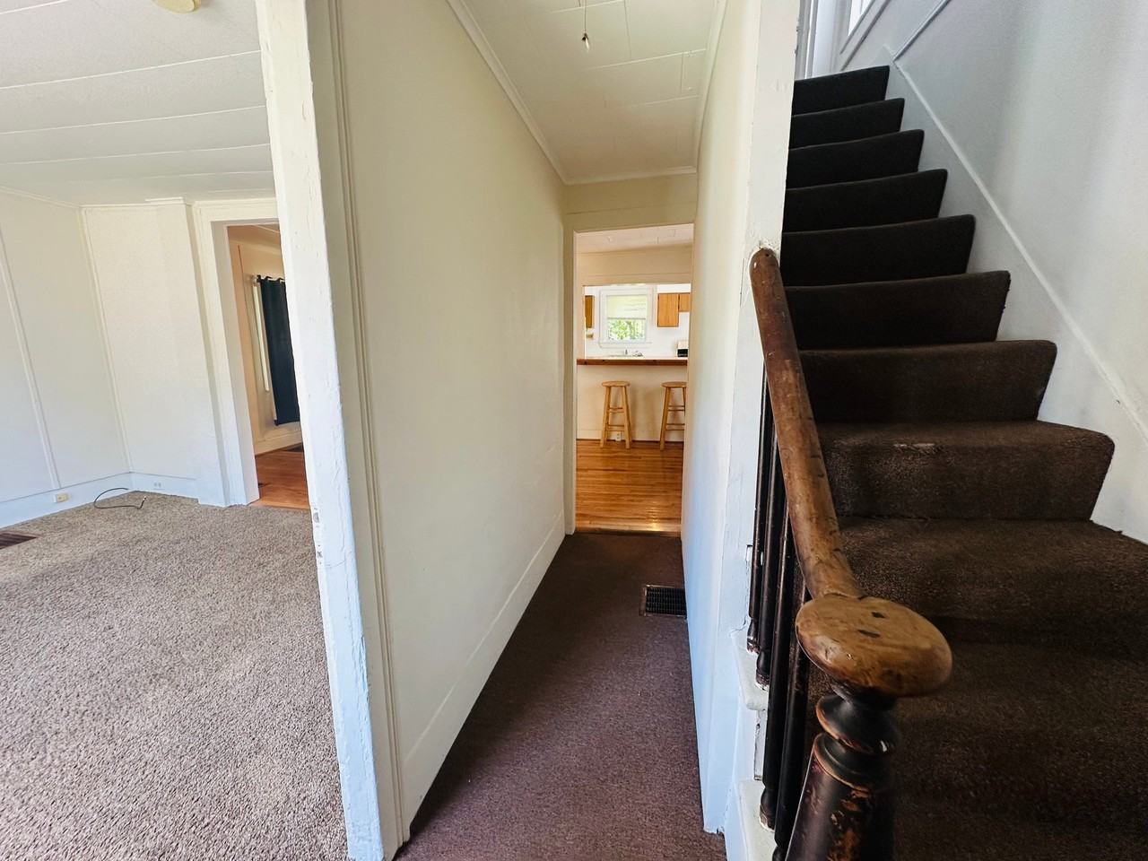 131 W Schuyler St - Photo 4 of 16