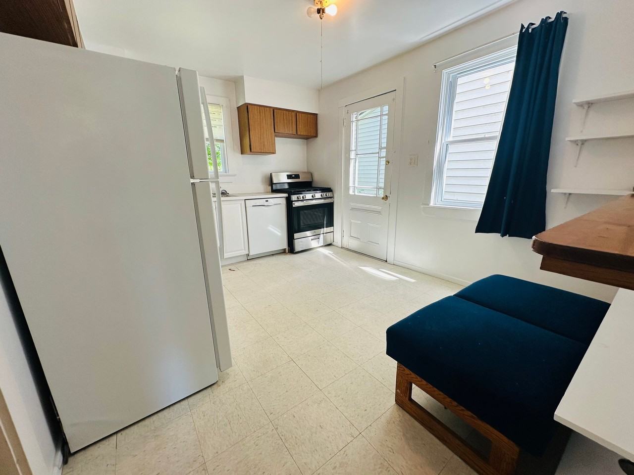 131 W Schuyler St - Photo 7 of 16
