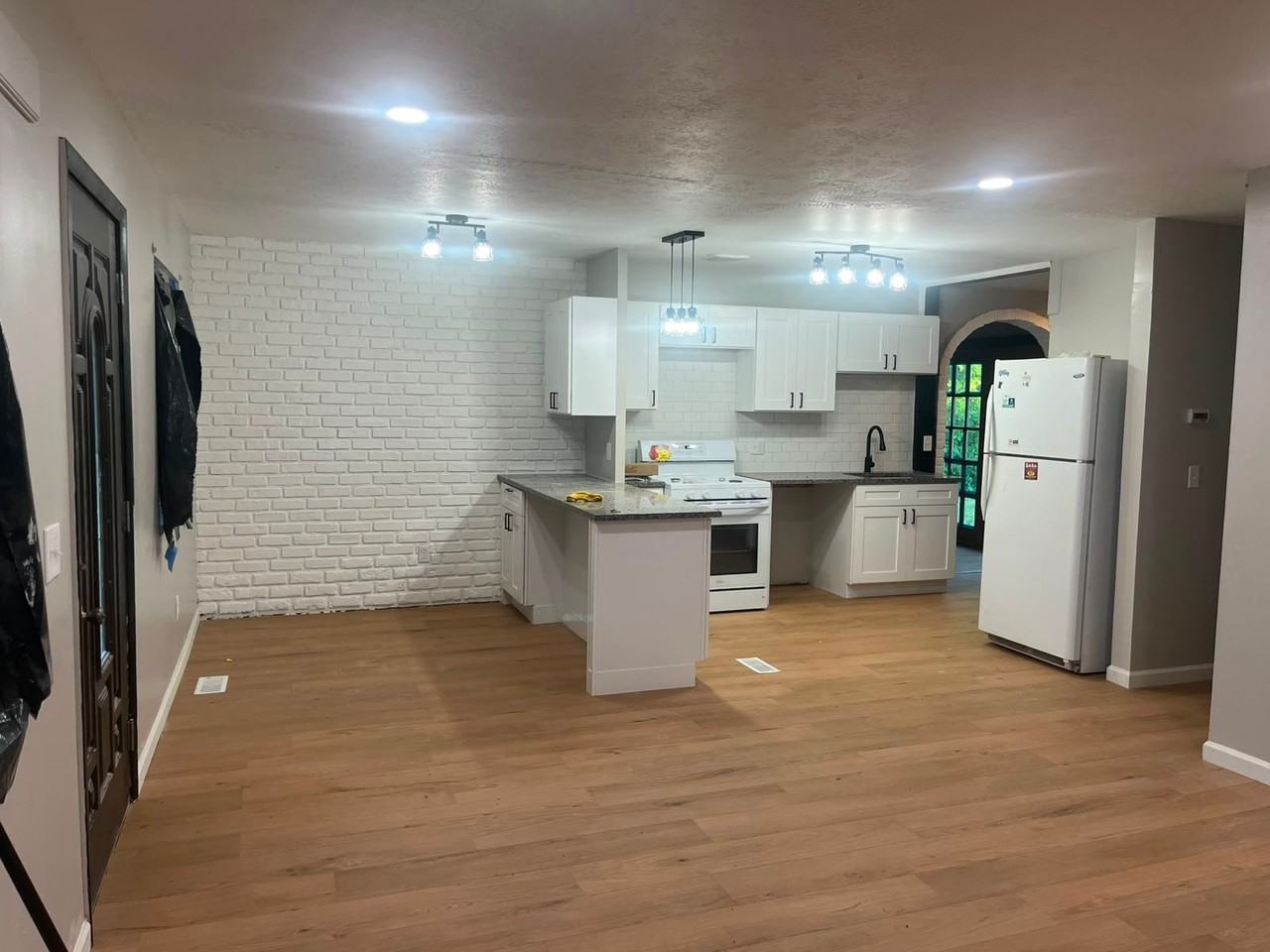 7004 Roe Blvd - Photo 3 of 12