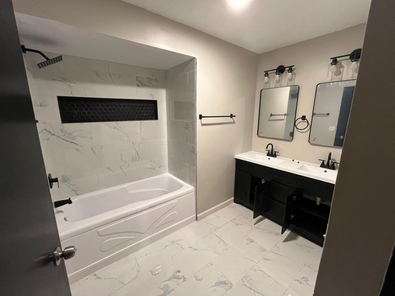 7004 Roe Blvd - Photo 6 of 12