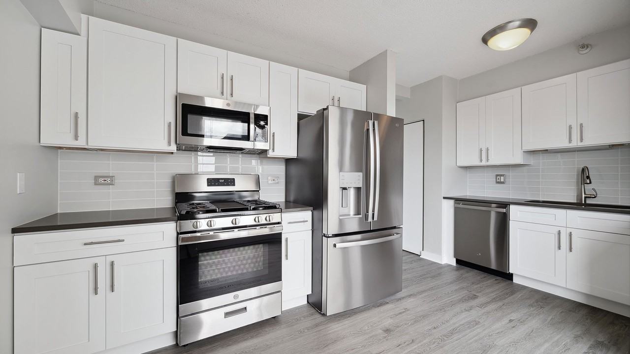 549 N State St - Photo 2 of 16
