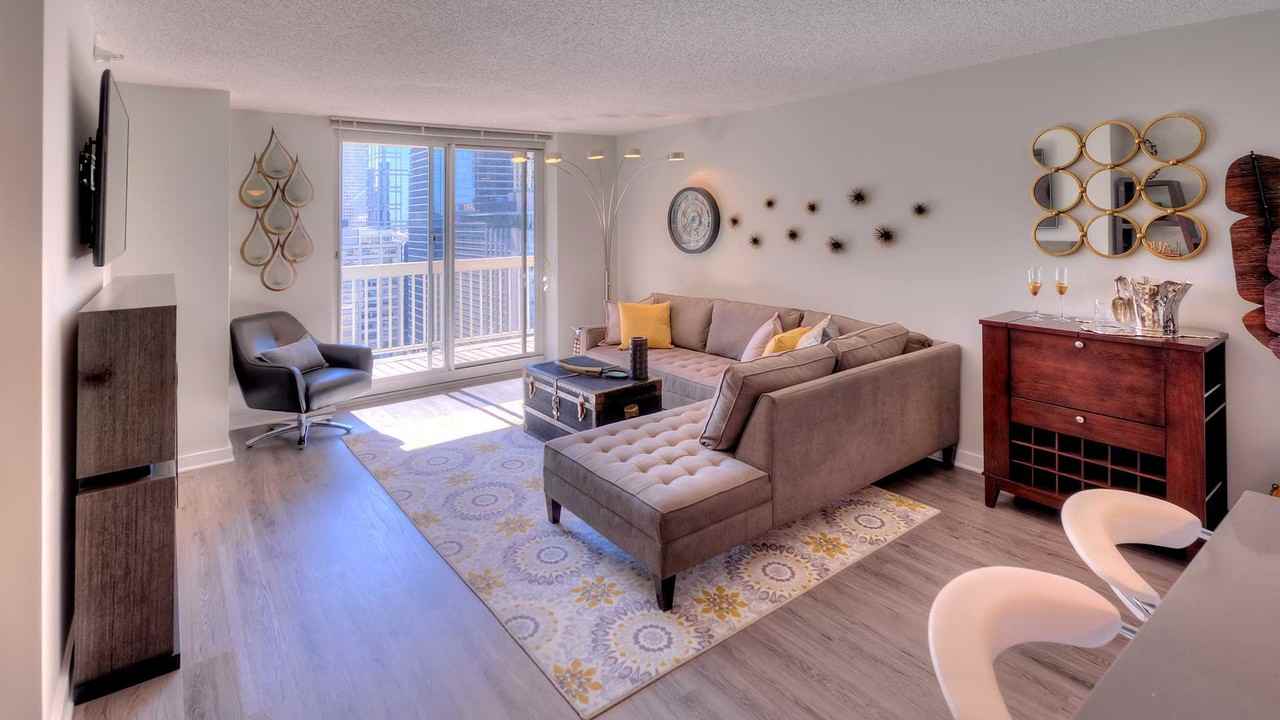 549 N State St - Photo 4 of 16