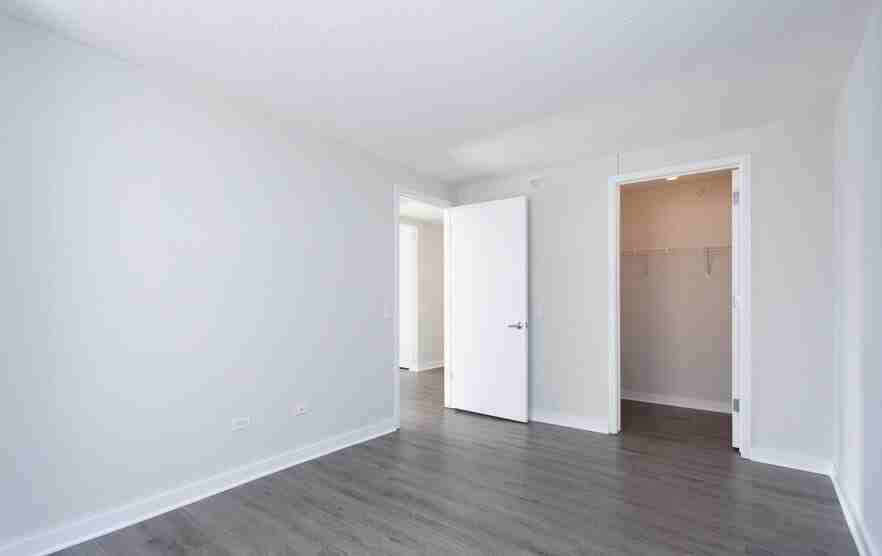 549 N State St - Photo 7 of 16