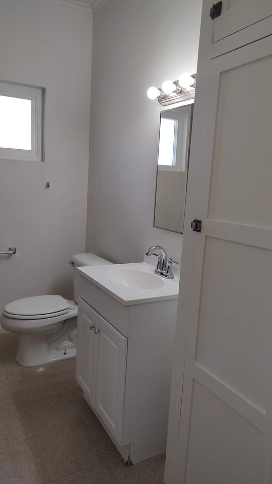 592 N Eucalyptus Ave - Photo 3 of 12