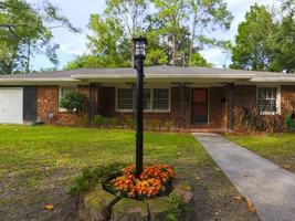 featured image of 1122 E 51st St