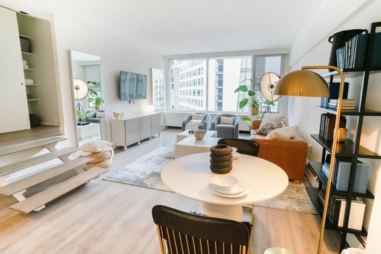33 E Chestnut St #9H - Photo 3 of 14