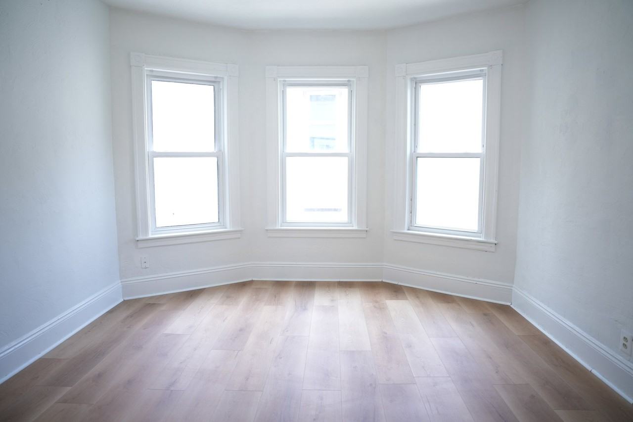109 Merrifield St #2 - Photo 5 of 7