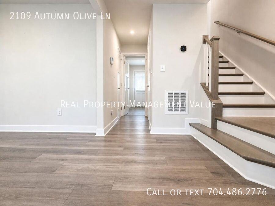 2109 Autumn Olive Ln - Photo 2 of 25