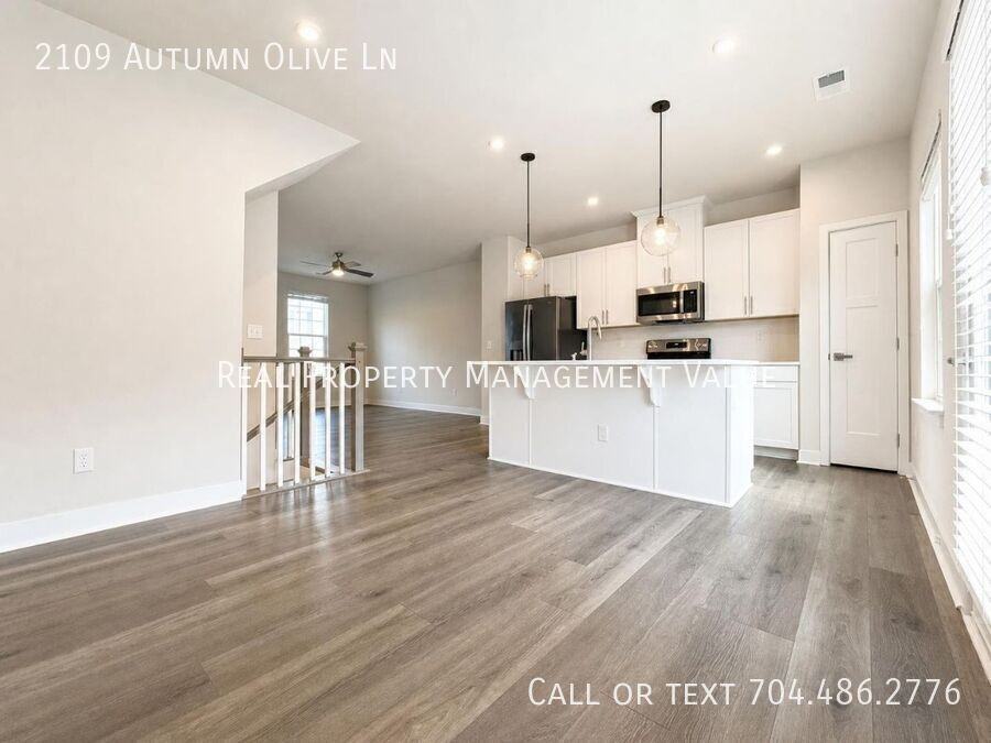 2109 Autumn Olive Ln - Photo 3 of 25