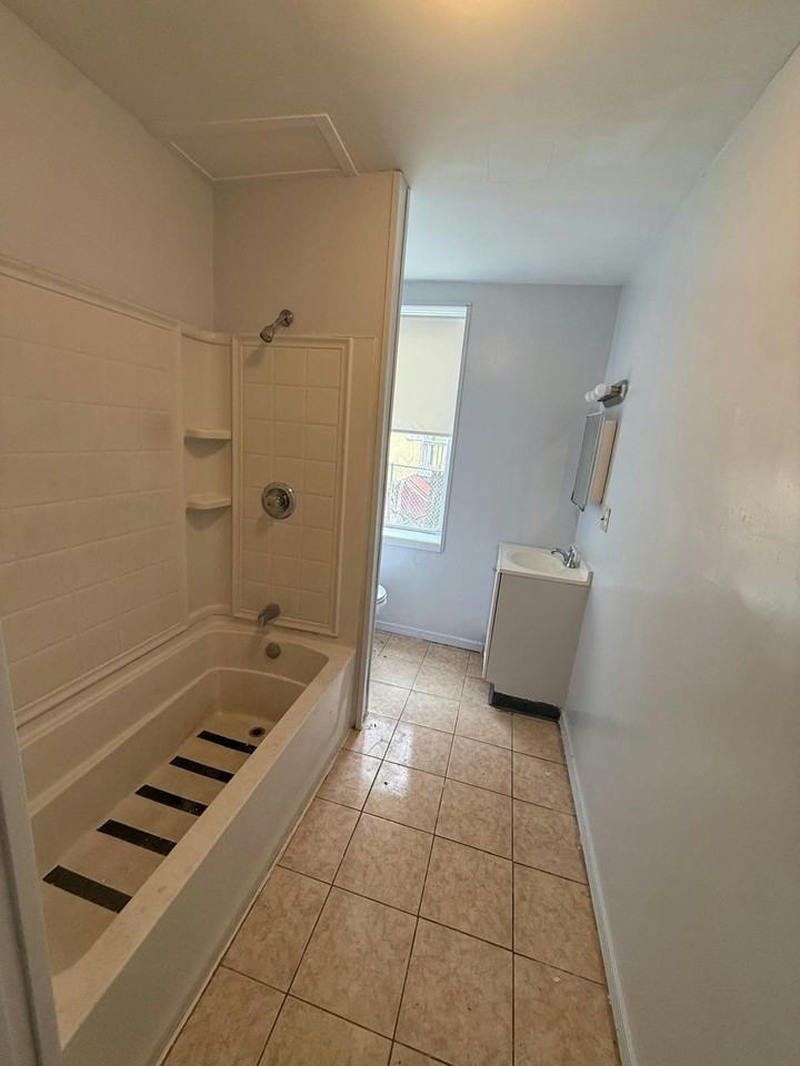 116 Fort Pleasant Avenue, Unit 2L - Photo 7 of 9