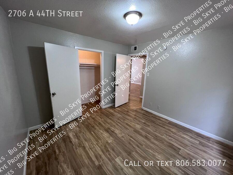 2706 44th St