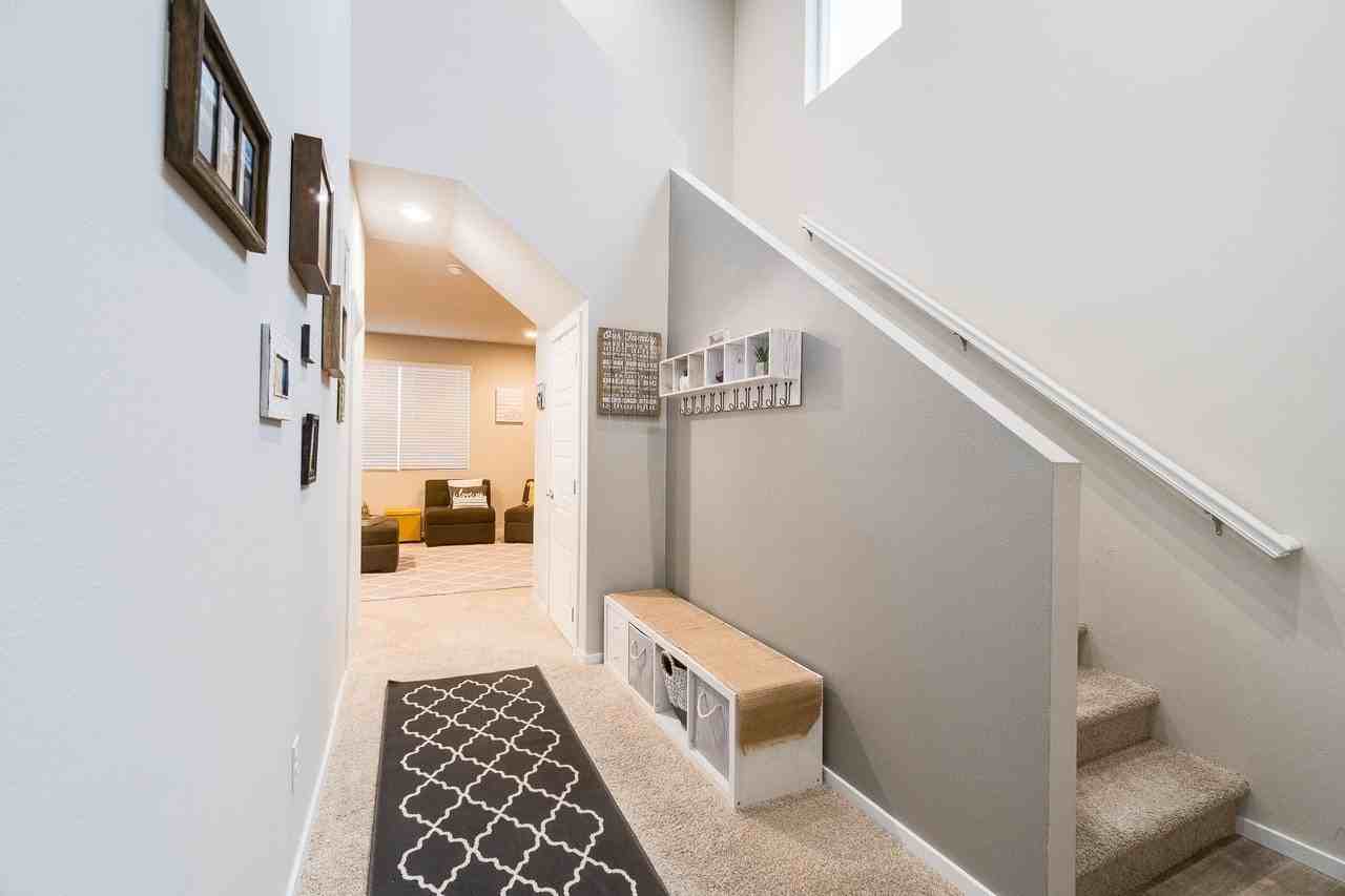 1015 North Viewmont Road - Photo 3 of 37