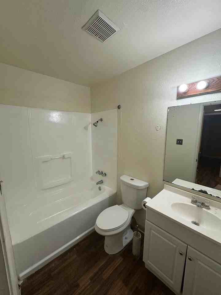 7049 Peachtree Avenue - Photo 3 of 13