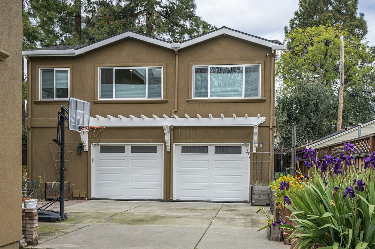 15817 Izorah Way - Photo 2 of 16