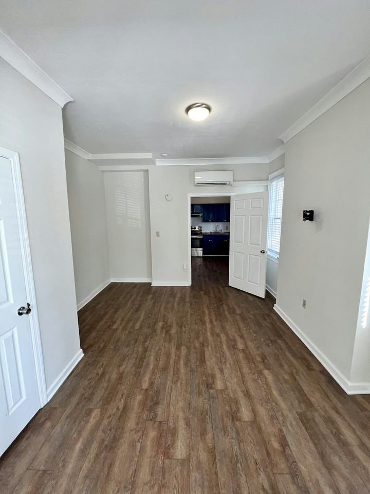 814 North Congress Street, Unit 2 - Photo 3 of 9