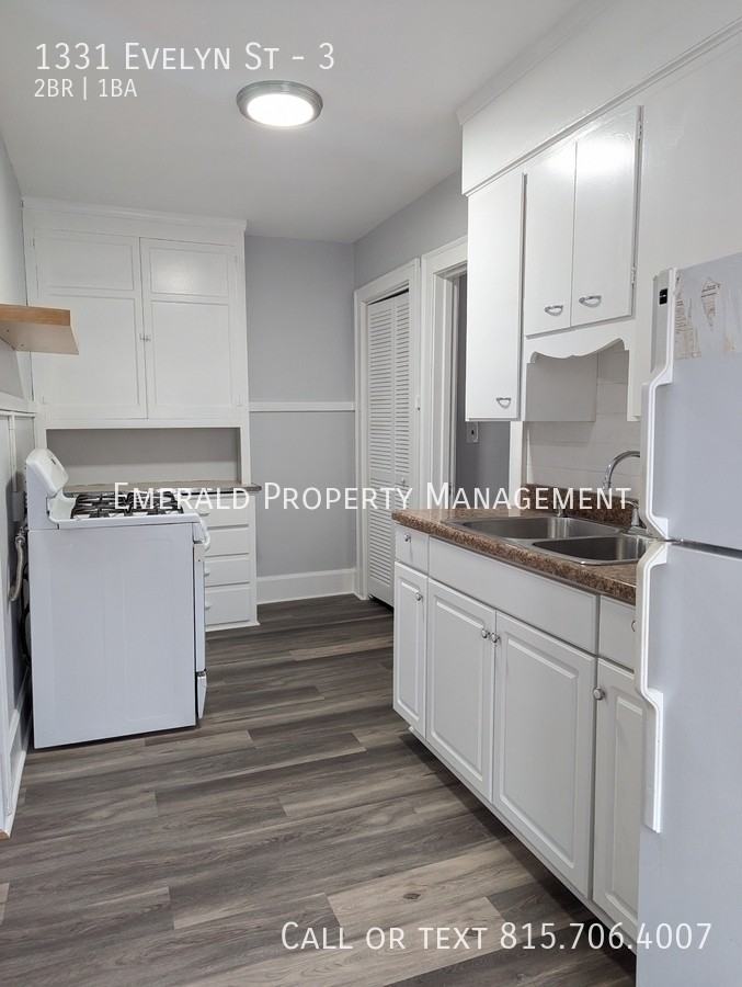 1331 Evelyn St #3 - Photo 6 of 11