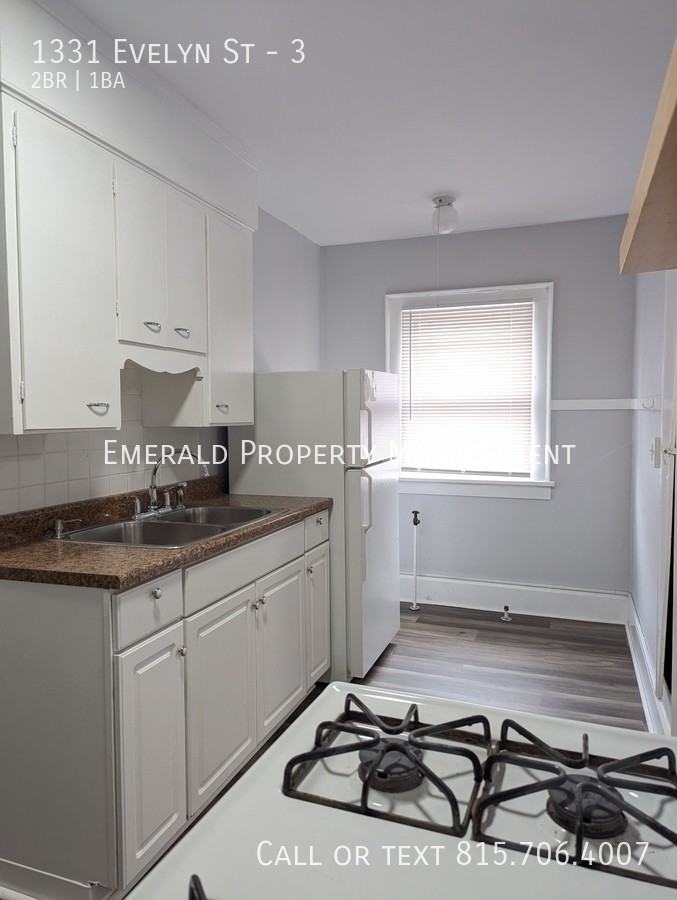 1331 Evelyn St #3 - Photo 7 of 11