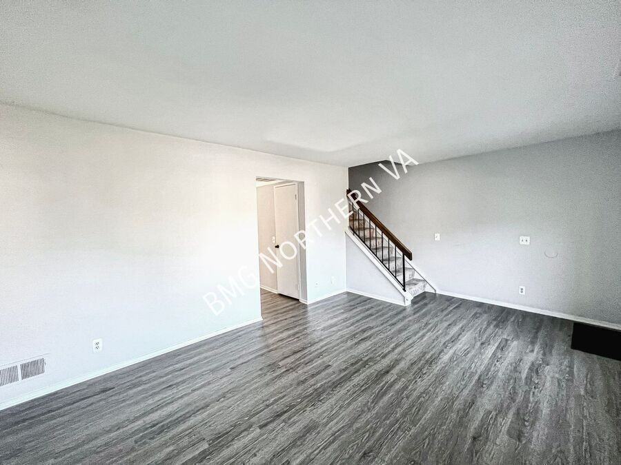 2689 Glengyle Dr #33 - Photo 5 of 15