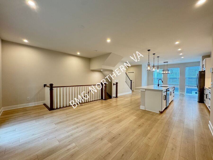 1021 S Taylor Ct - Photo 3 of 50