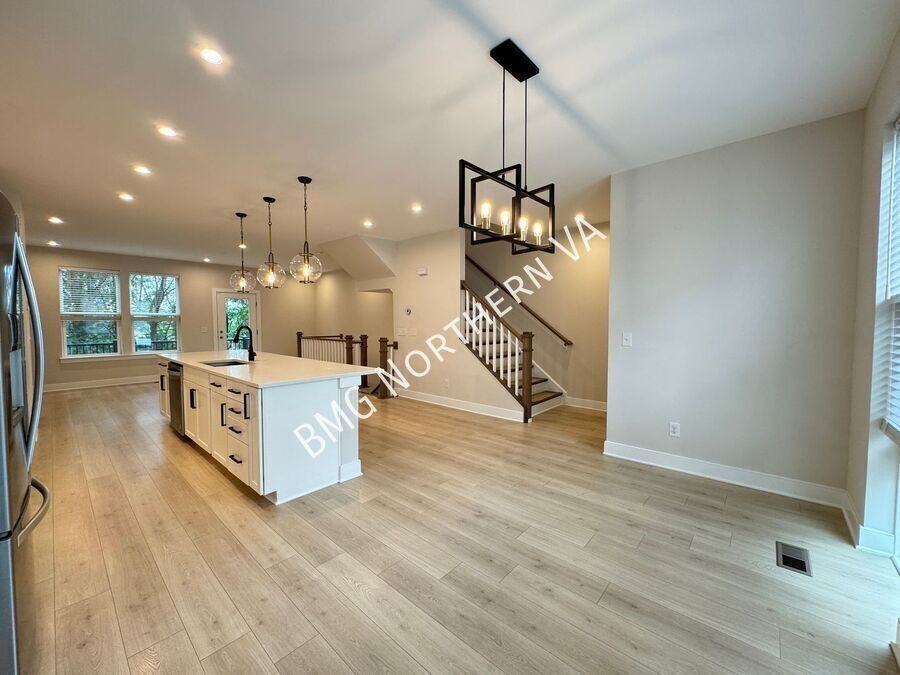 1021 S Taylor Ct - Photo 5 of 50