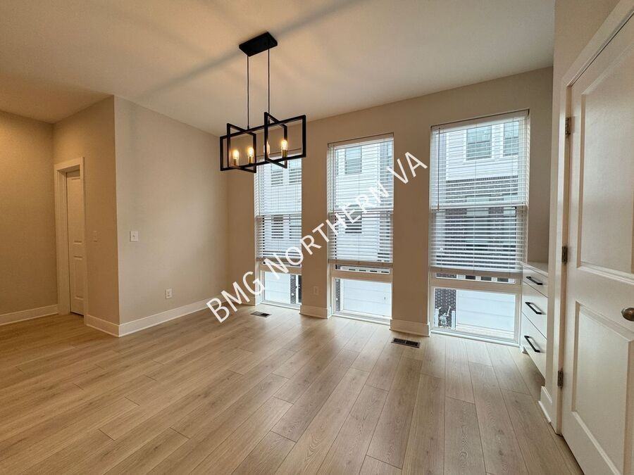 1021 S Taylor Ct - Photo 7 of 50