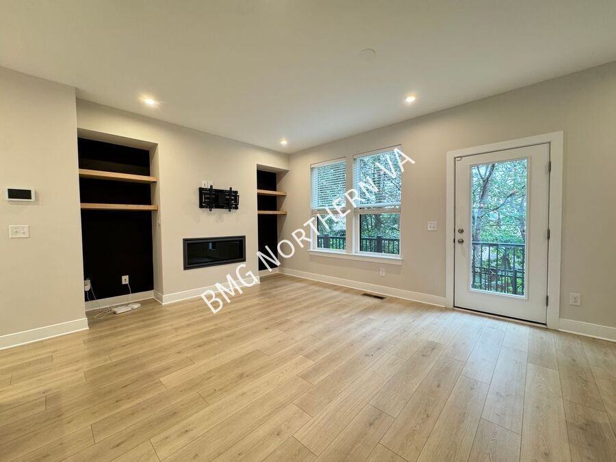 1021 S Taylor Ct - Photo 4 of 50