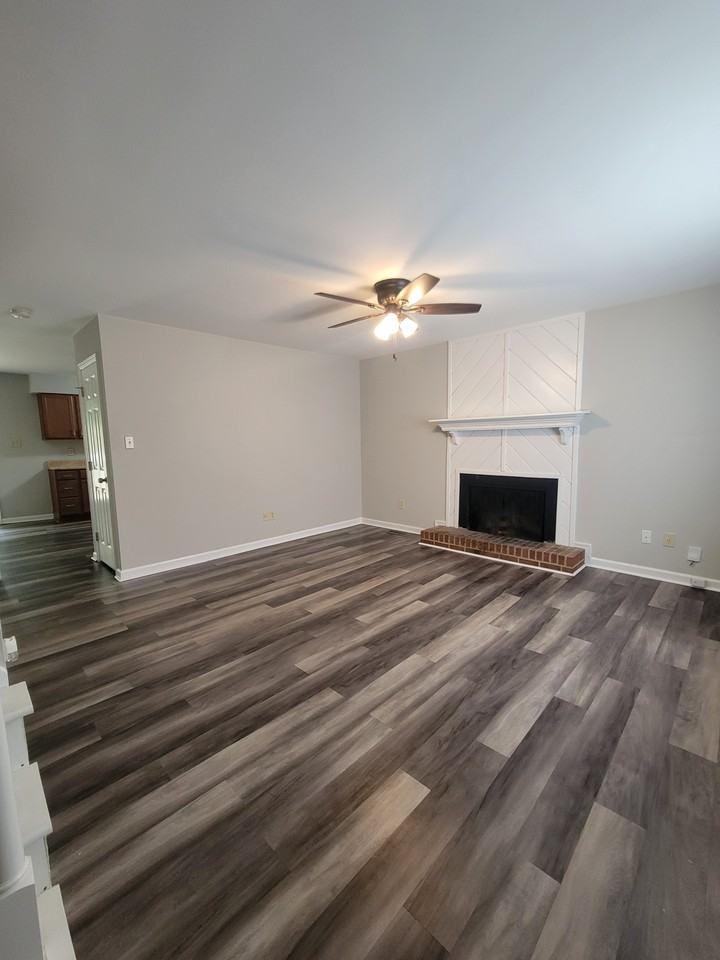 100 Bramble Ct - Photo 2 of 12