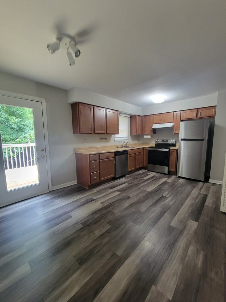 100 Bramble Ct - Photo 4 of 12