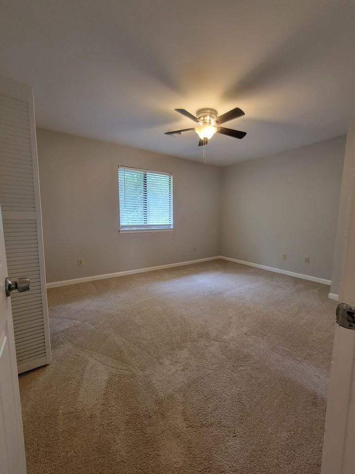 100 Bramble Ct - Photo 7 of 12