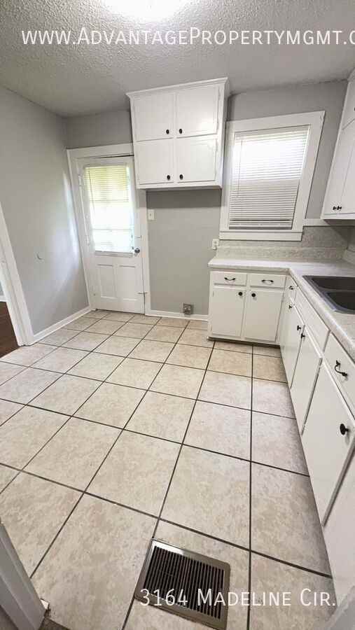 3164 Madeline Cir - Photo 6 of 12
