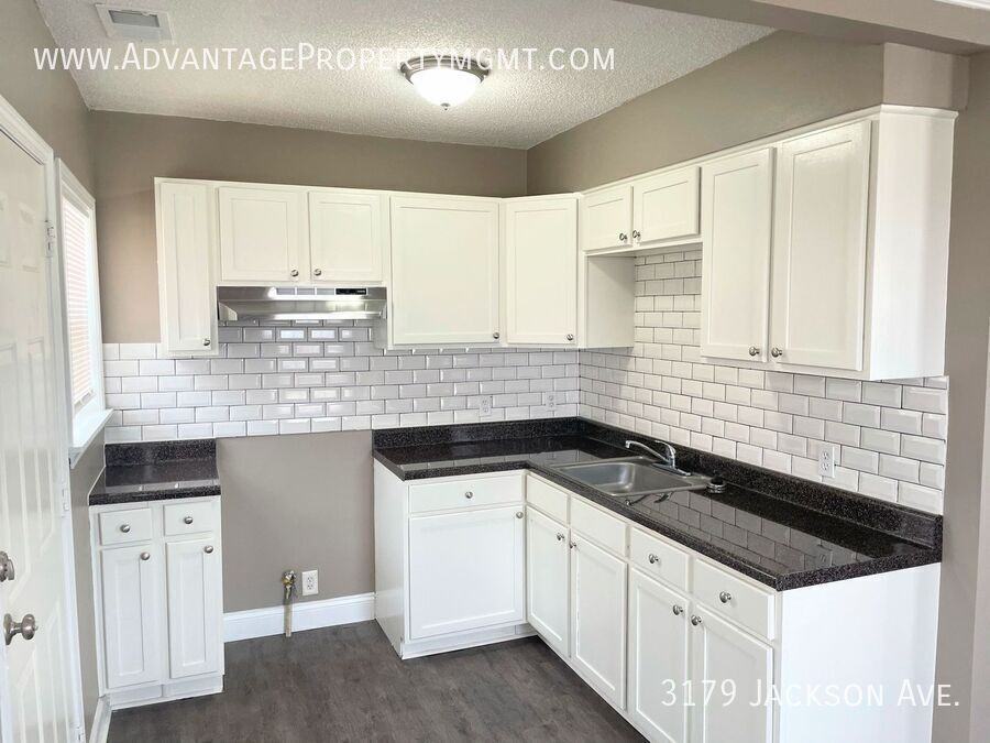 3179 Jackson Ave - Photo 3 of 15