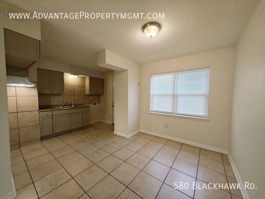 580 Blackhawk Rd - Photo 3 of 10