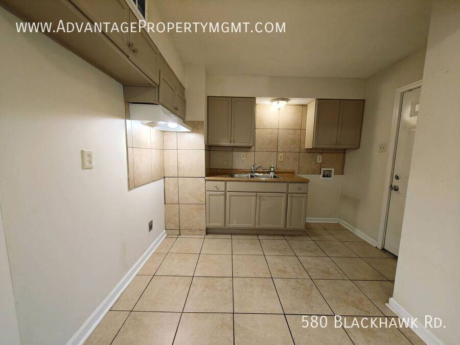 580 Blackhawk Rd - Photo 4 of 10