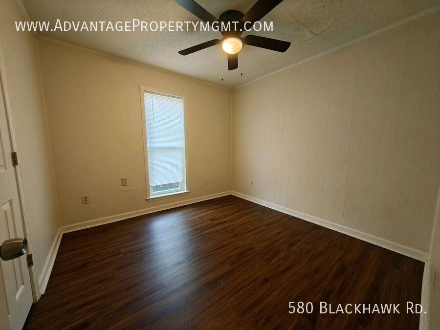 580 Blackhawk Rd - Photo 5 of 10