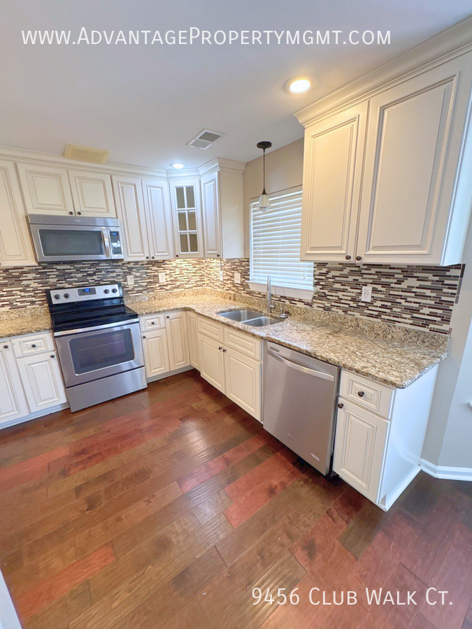 9456 Club Walk Ct - Photo 6 of 23