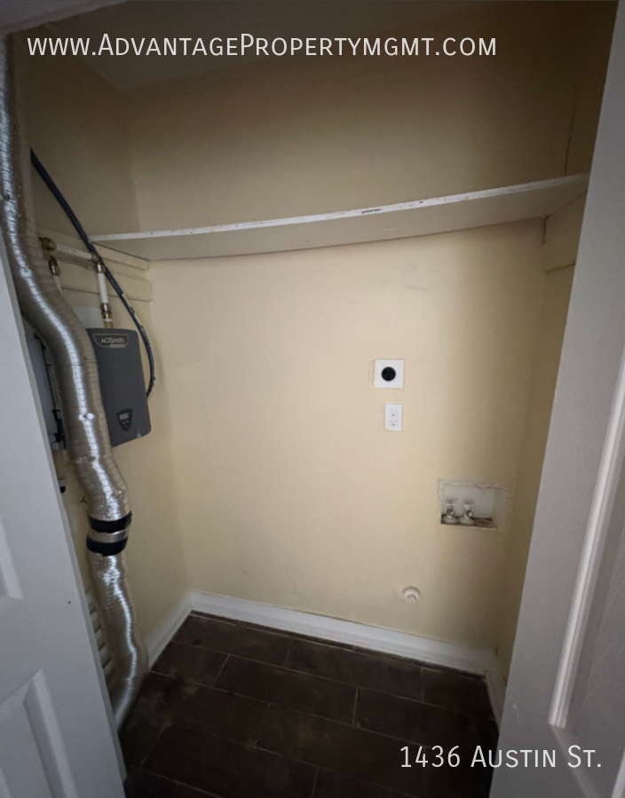 1436 Austin St - Photo 4 of 11