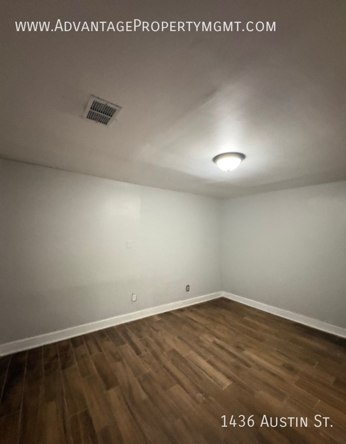 1436 Austin St - Photo 5 of 11