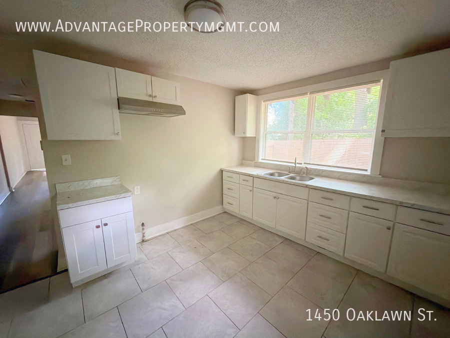 1450 Oaklawn St - Photo 4 of 18