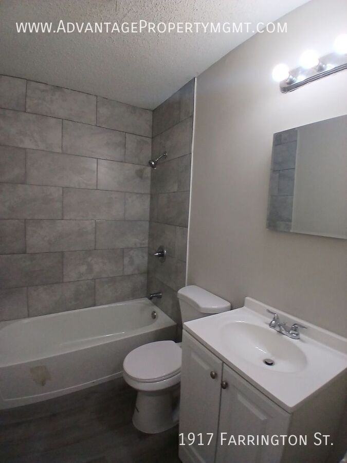 1917 Farrington St - Photo 6 of 9