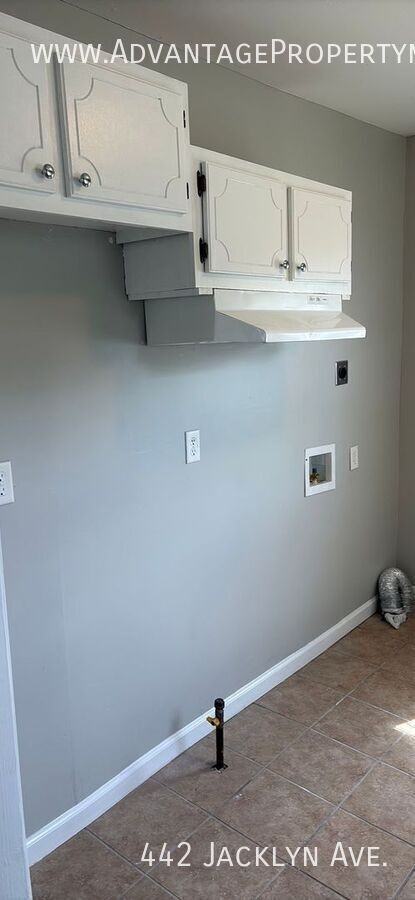 442 Jacklyn Ave - Photo 3 of 10