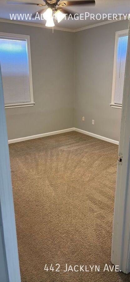 442 Jacklyn Ave - Photo 5 of 10