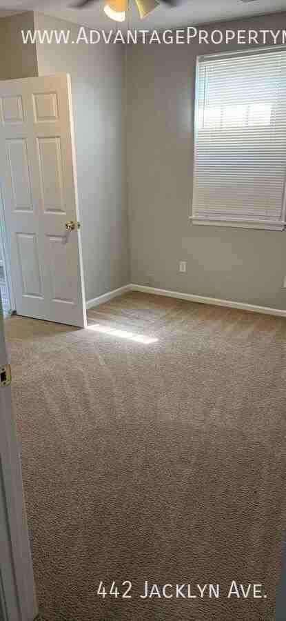 442 Jacklyn Ave - Photo 6 of 10