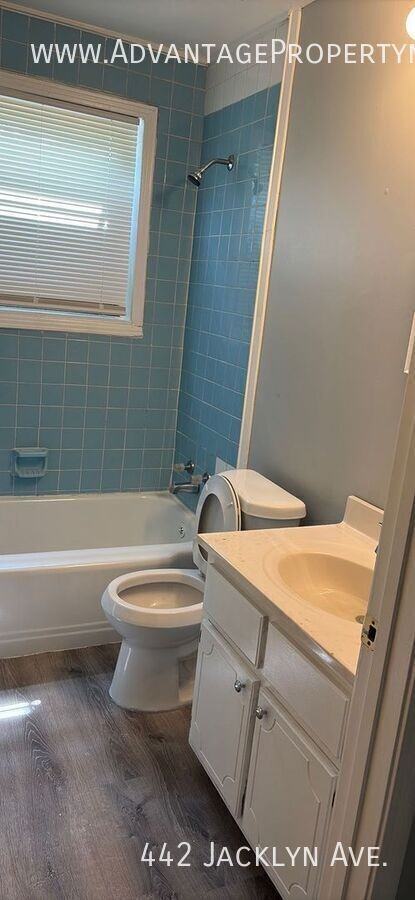 442 Jacklyn Ave - Photo 7 of 10
