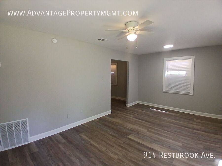 914 Restbrook Ave - Photo 3 of 9
